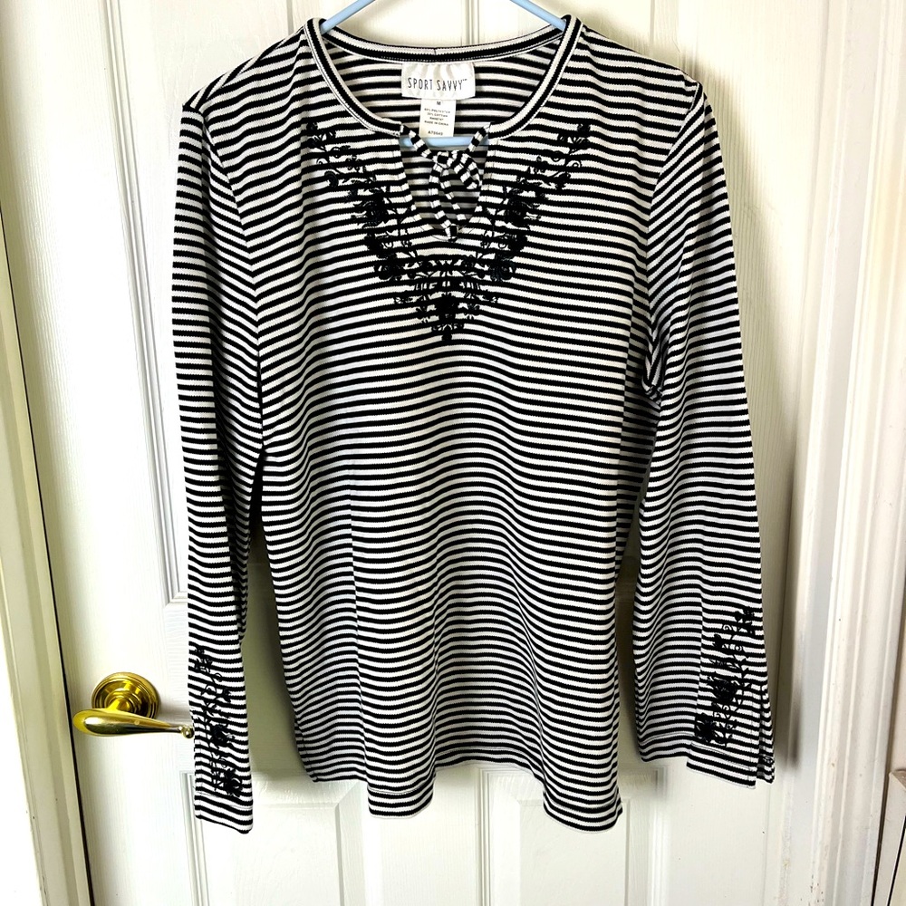 Sport Savvy long sleeved striped pullover top in black and white, size M